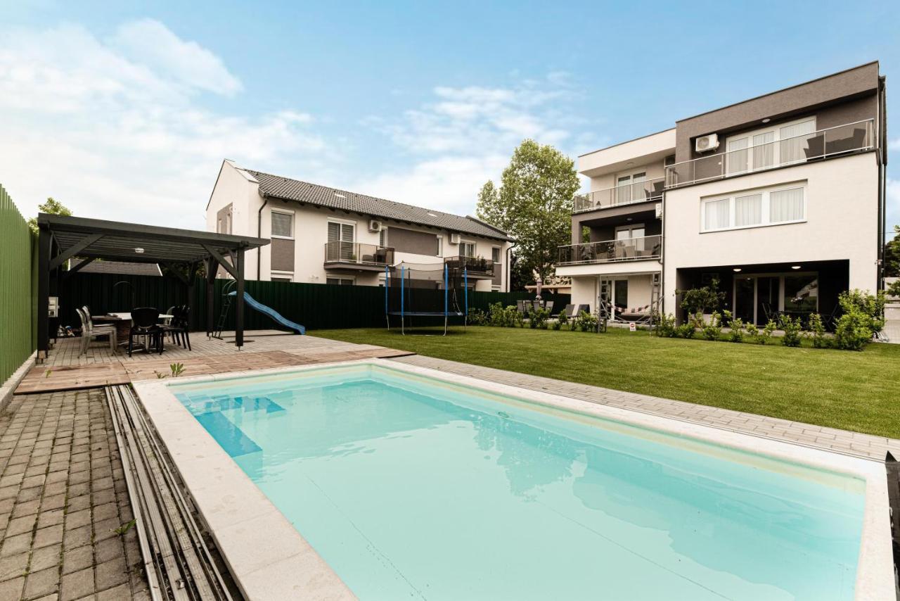 Oak Residents Siofok Apartment Bagian luar foto