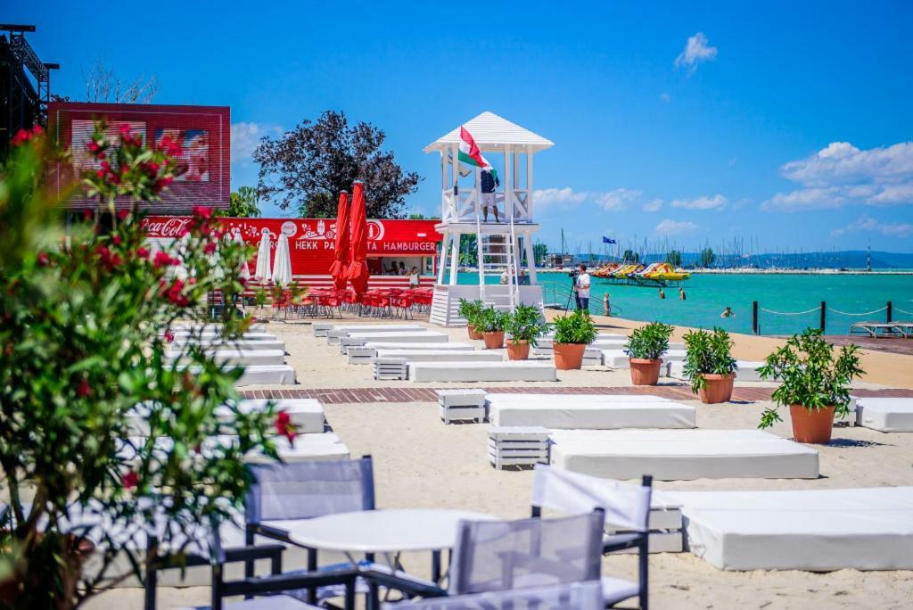 Oak Residents Siofok Apartment Bagian luar foto